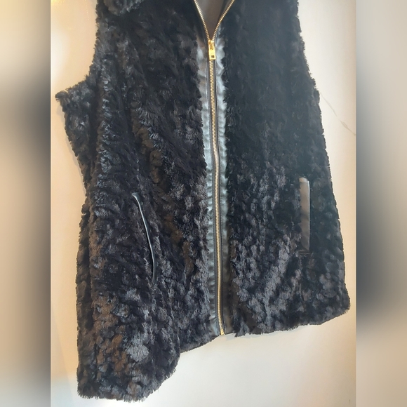 Marc New York Black Faux Fur Vest - Picture 3 of 6